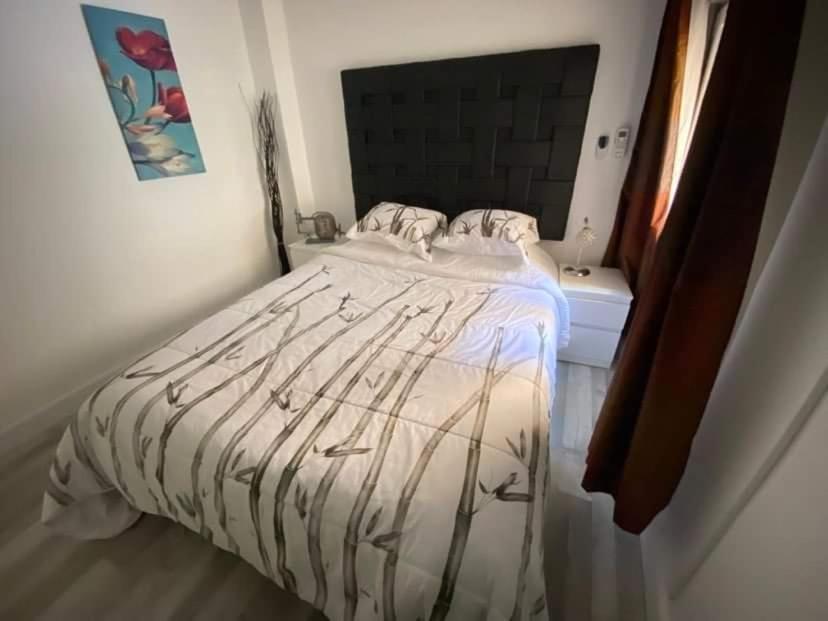 Rainbow Rentals Marques 7 Бенидорм Экстерьер фото